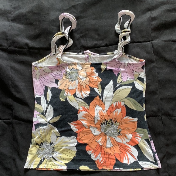 Guess Brand Fitted Ruffled-strap Cami/Tank Top - Picture 2 of 6